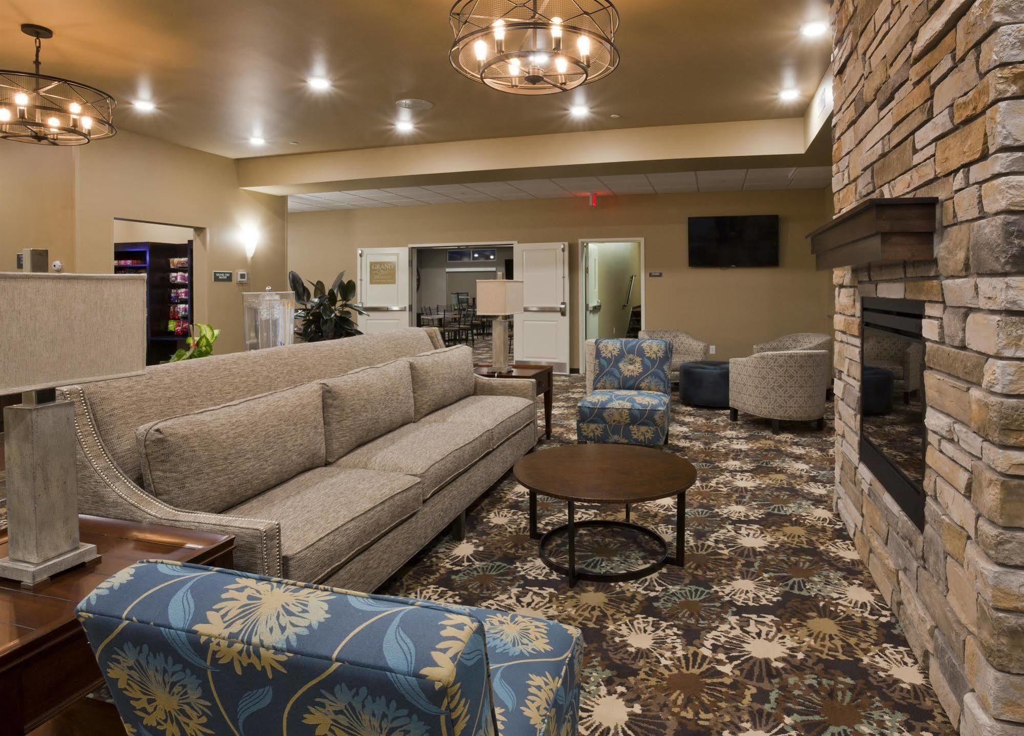 Grandstay Hotel & Suites Valley City Экстерьер фото
