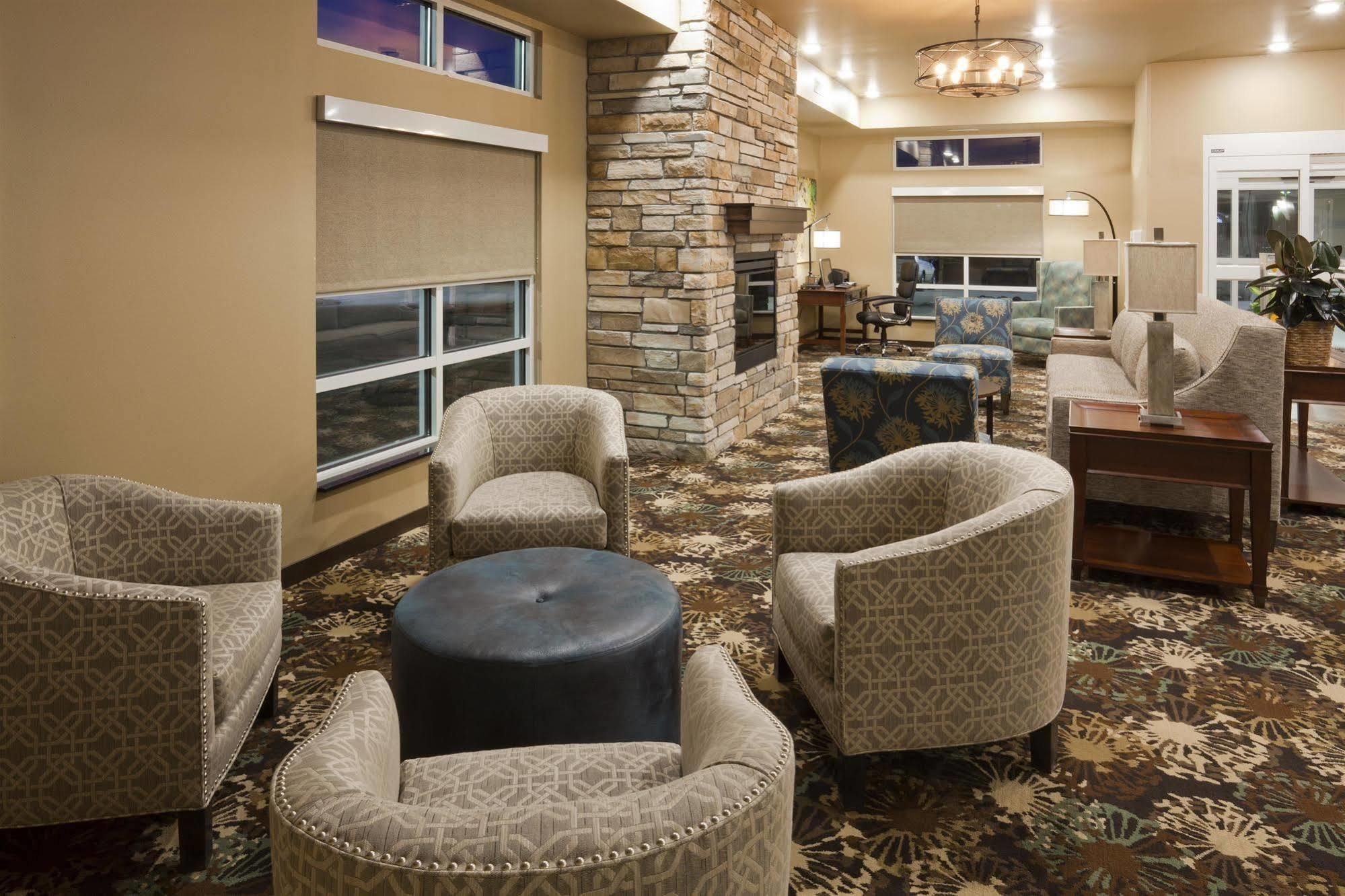Grandstay Hotel & Suites Valley City Экстерьер фото