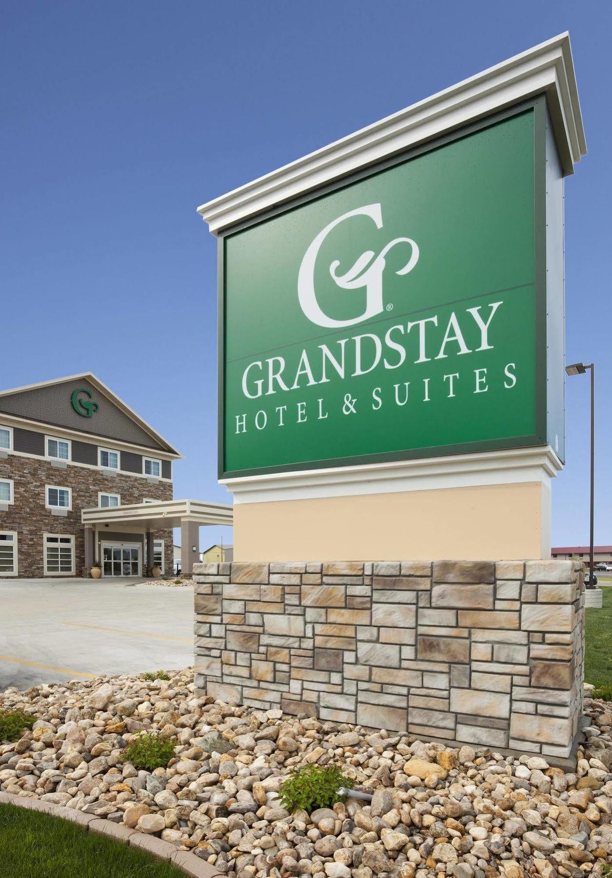 Grandstay Hotel & Suites Valley City Экстерьер фото