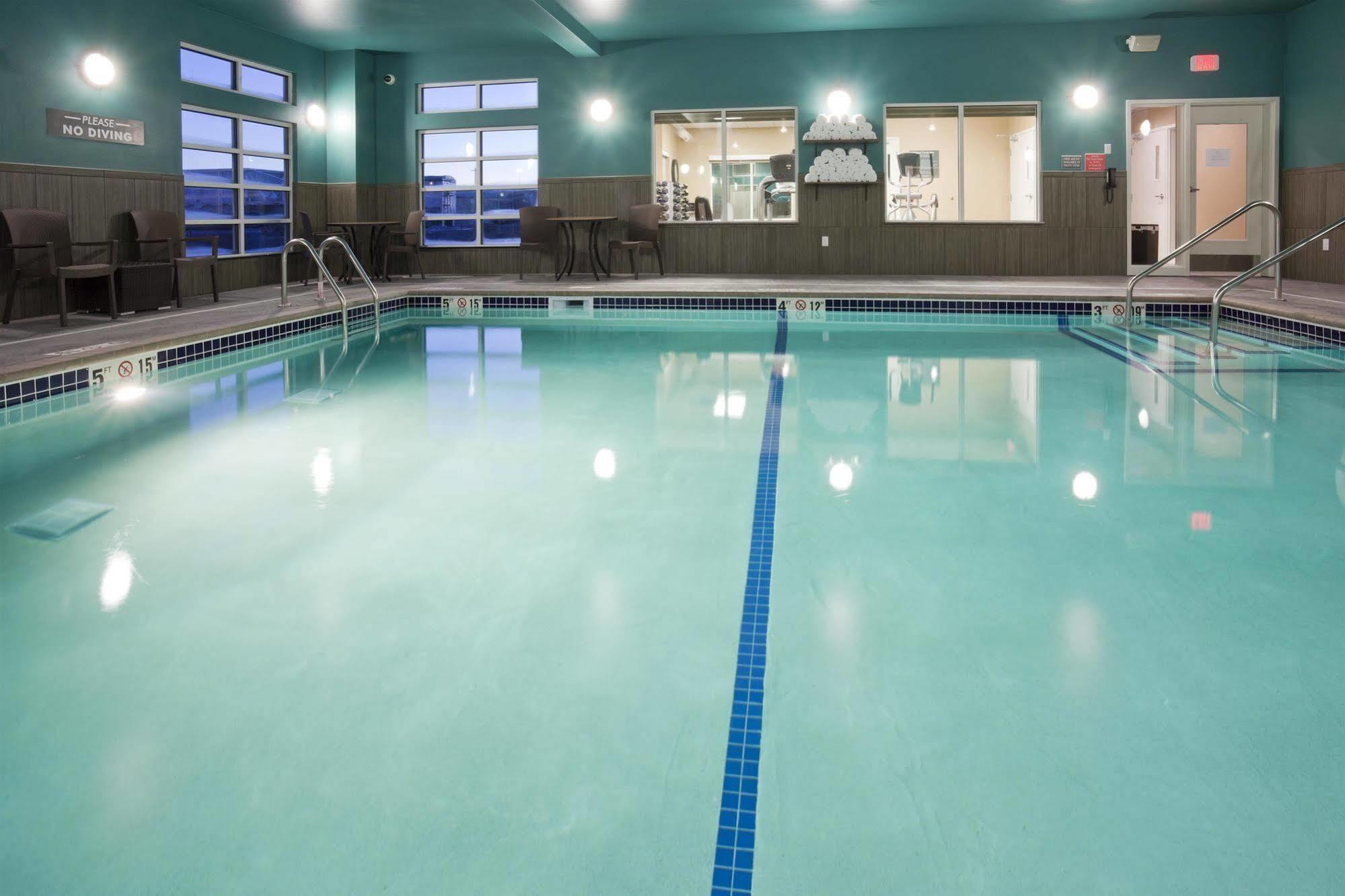 Grandstay Hotel & Suites Valley City Экстерьер фото