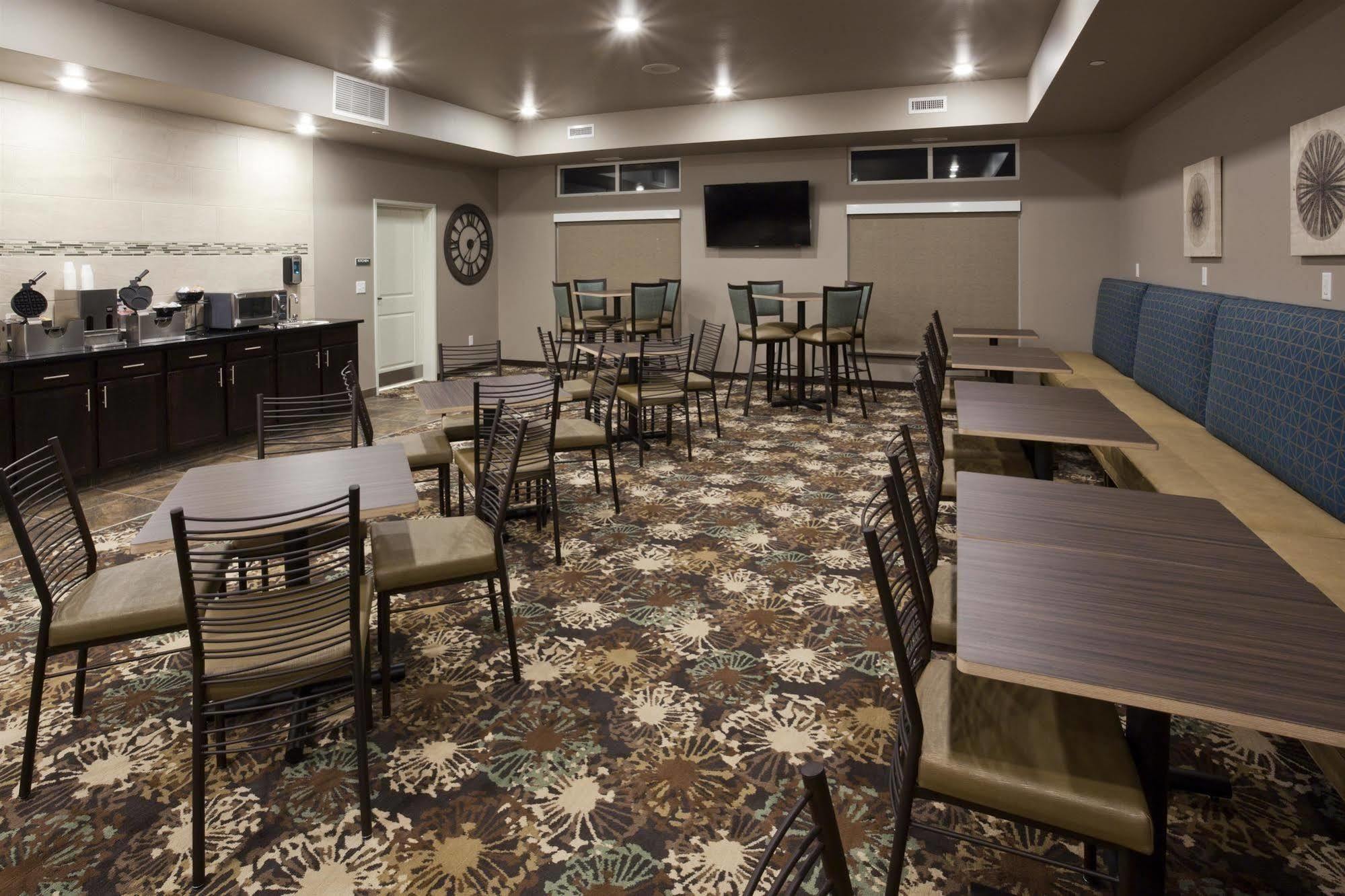 Grandstay Hotel & Suites Valley City Экстерьер фото