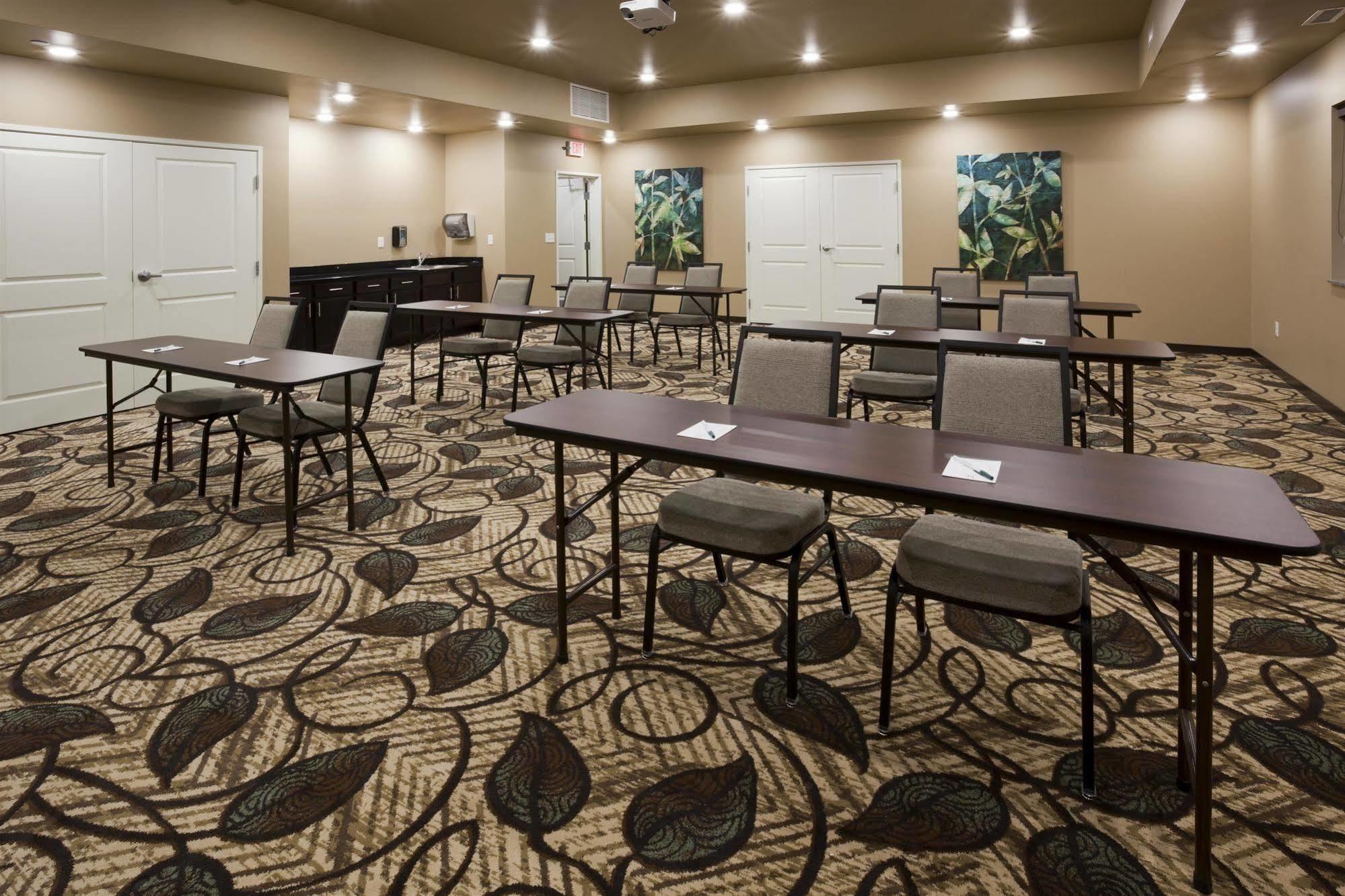 Grandstay Hotel & Suites Valley City Экстерьер фото