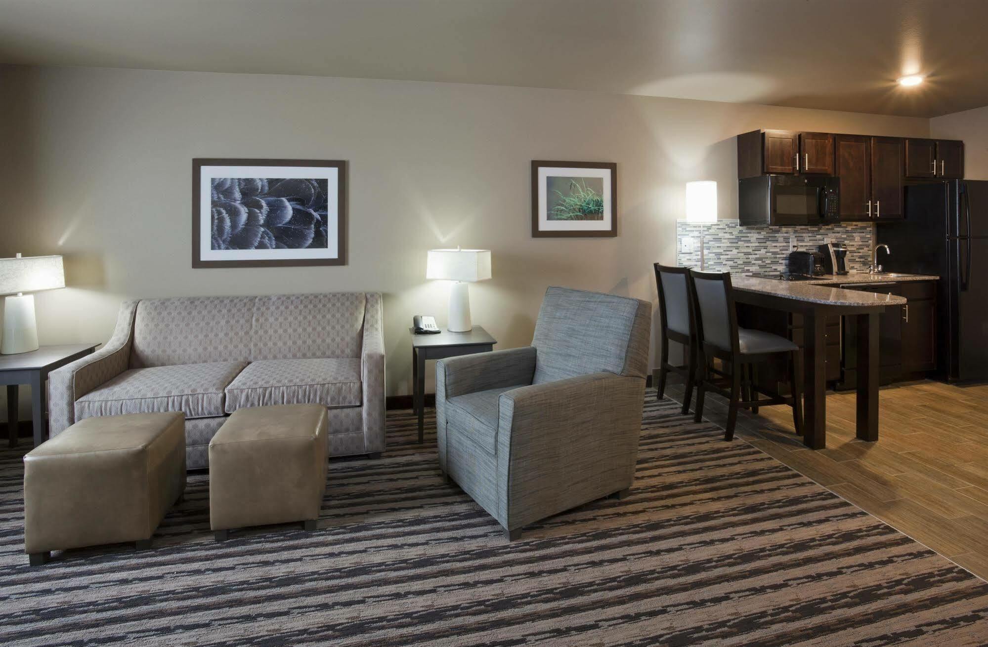 Grandstay Hotel & Suites Valley City Экстерьер фото